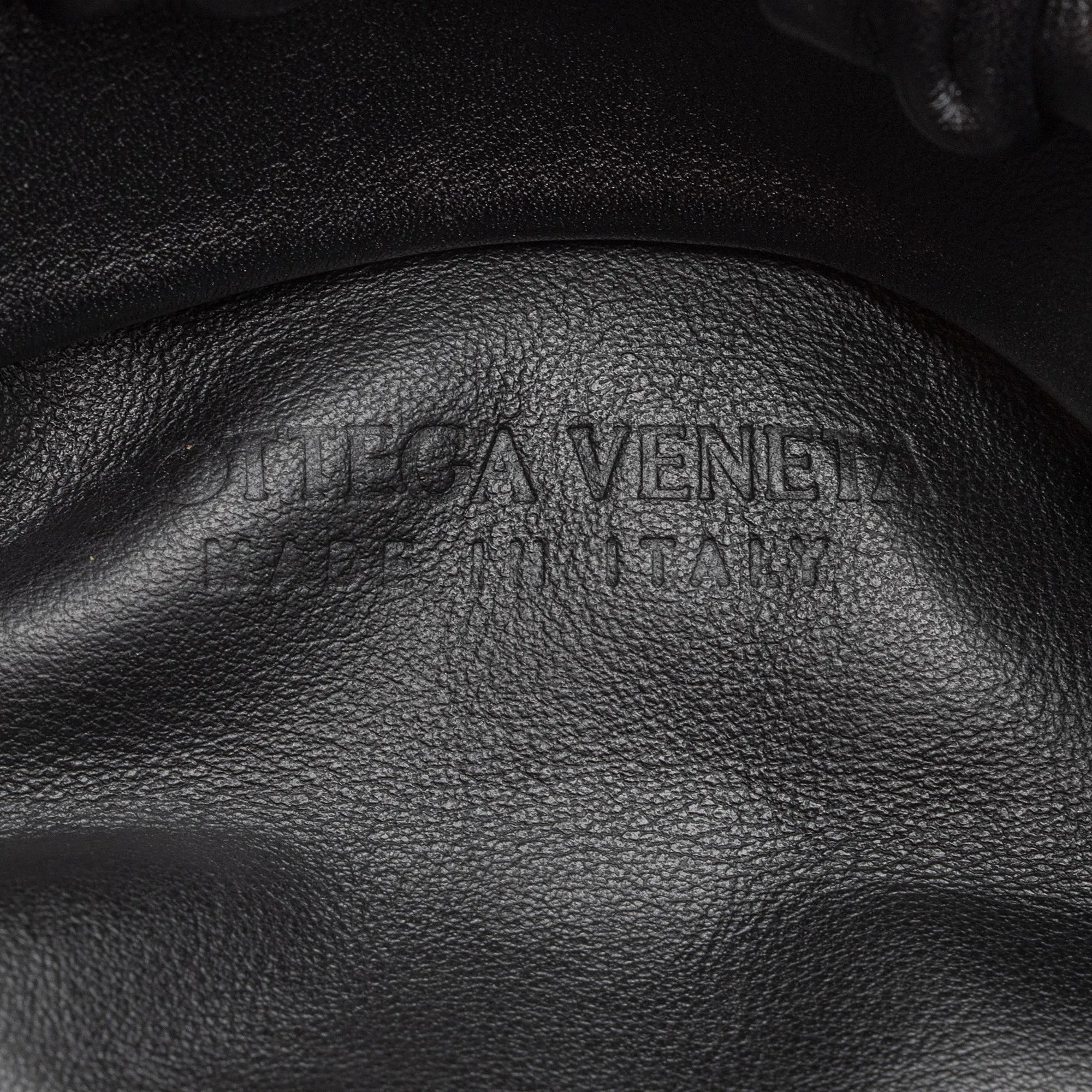 Bottega Veneta Calfskin The Chain Pouch (SHF-22886)